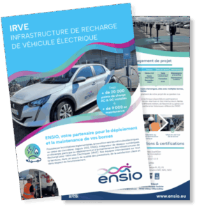 Flyer ENSIO sur les infrastructures de recharge pour véhicules électriques (IRVE) avec voiture en charge et présentation des services de déploiement et maintenance